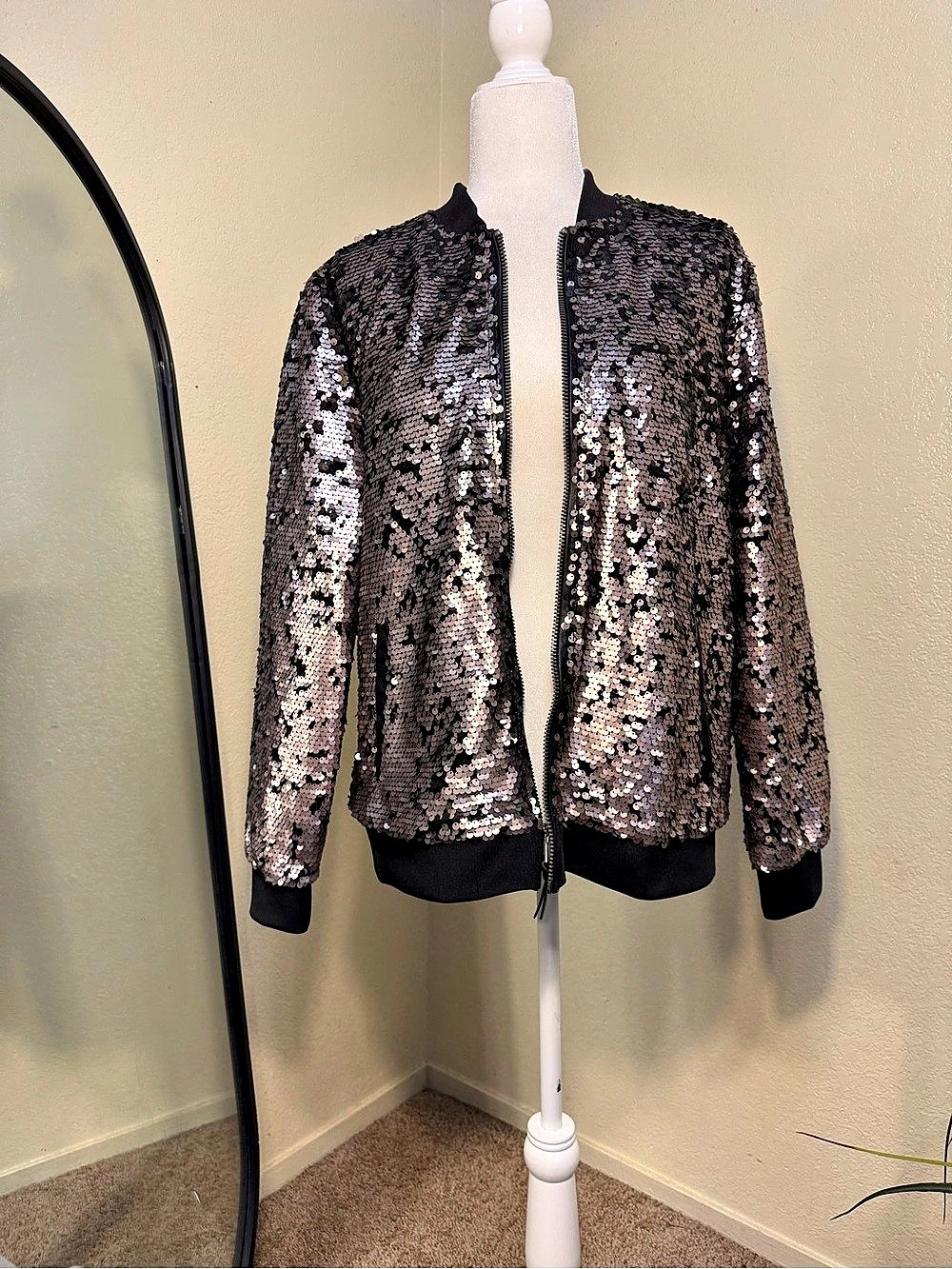 GUESS Sequin Bomber Jacket in Black & Pink Size Large Like New